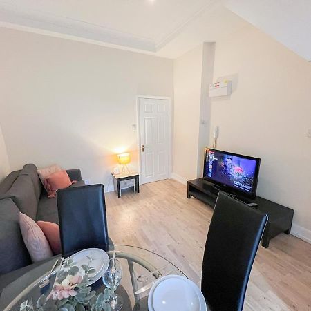 1-Bedroom Flat With Small Garden & Paid Parking In Finsbury Park, Highbury London Exteriör bild
