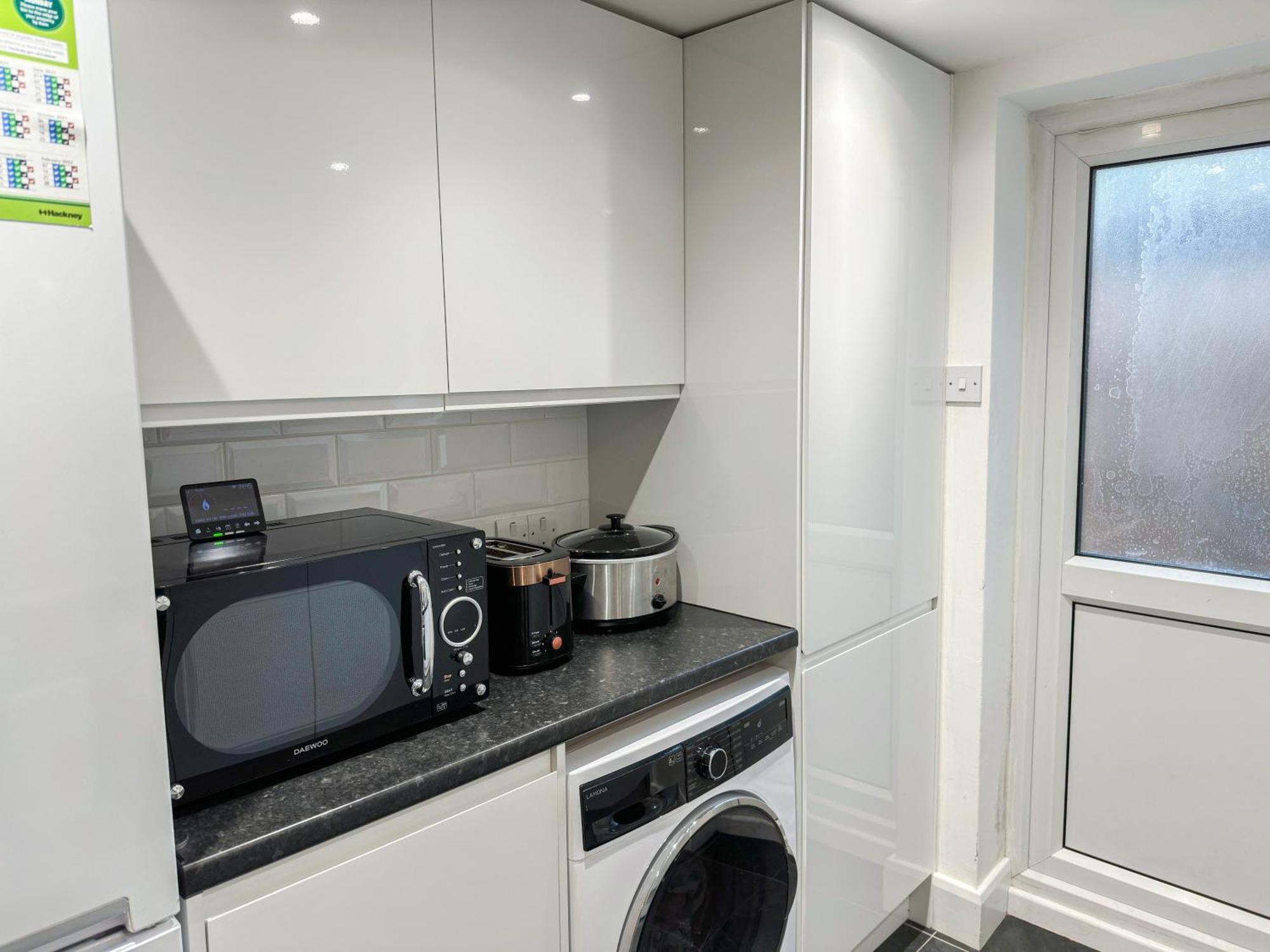 1-Bedroom Flat With Small Garden & Paid Parking In Finsbury Park, Highbury London Exteriör bild