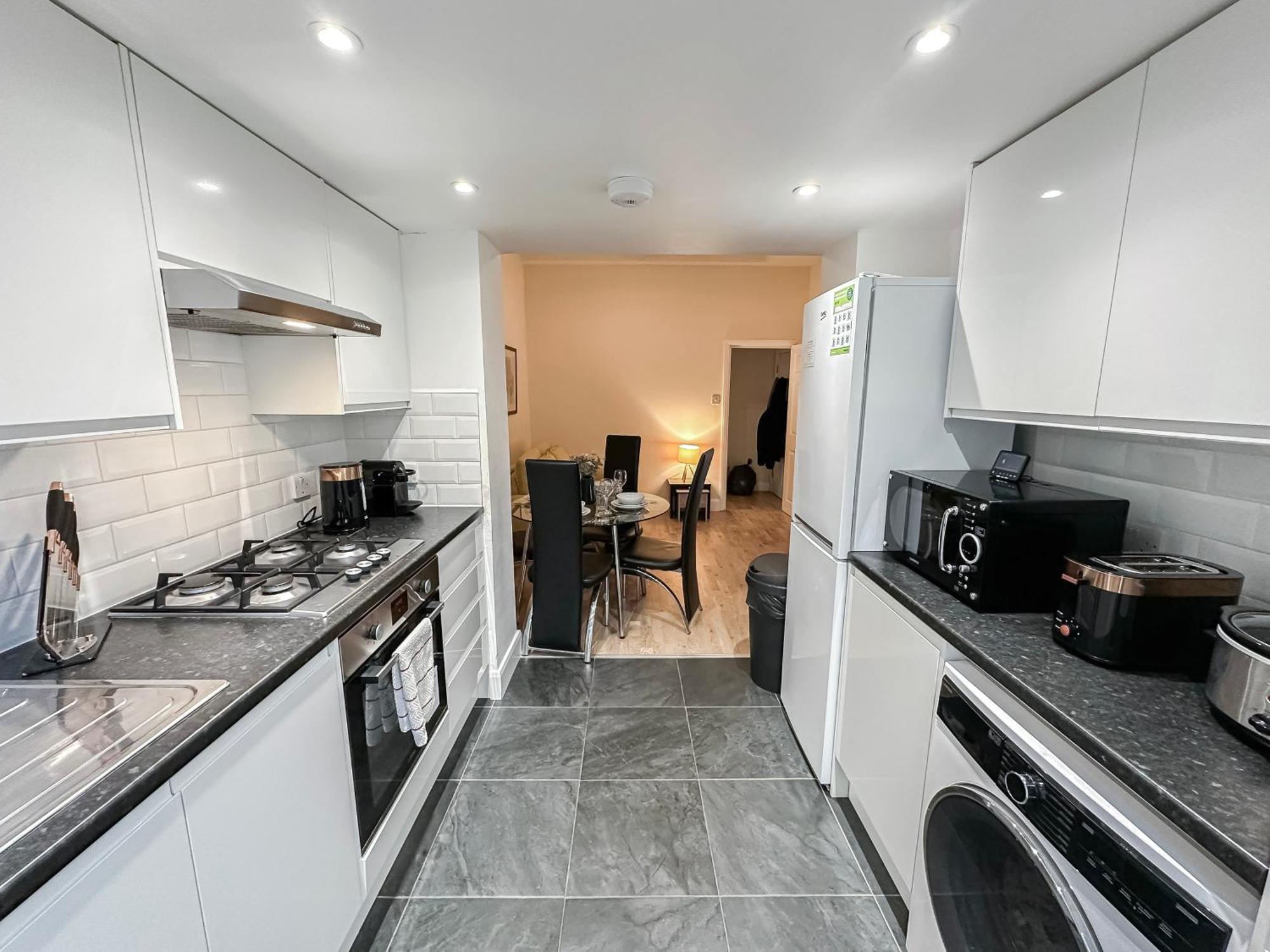 1-Bedroom Flat With Small Garden & Paid Parking In Finsbury Park, Highbury London Exteriör bild