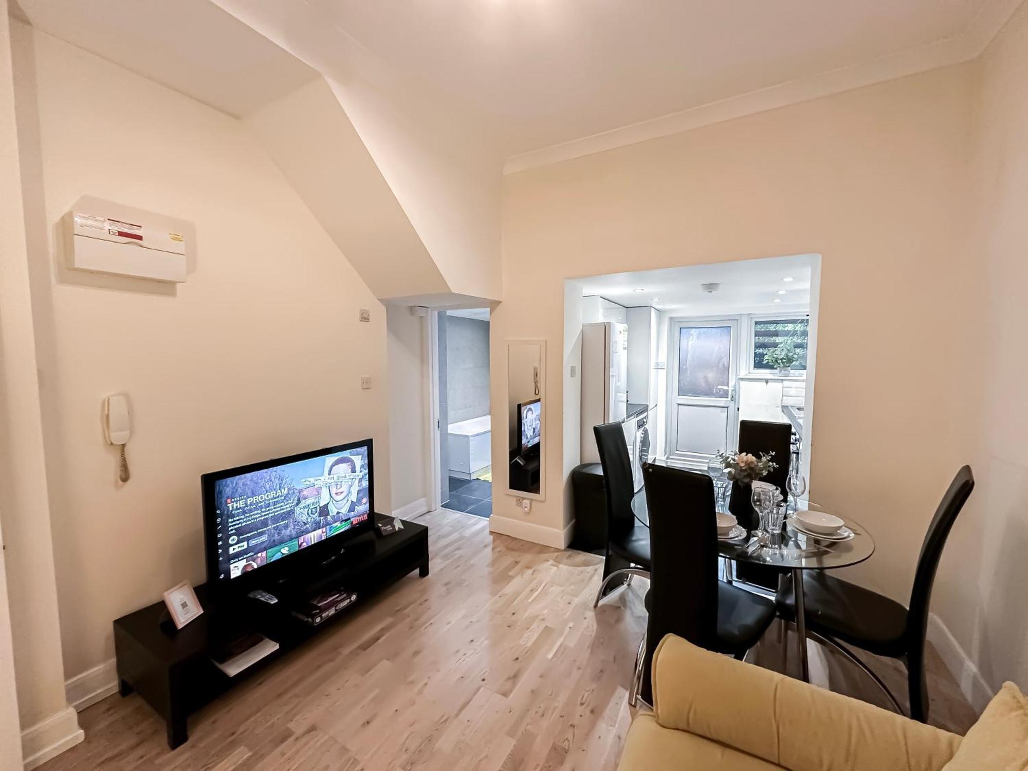 1-Bedroom Flat With Small Garden & Paid Parking In Finsbury Park, Highbury London Exteriör bild