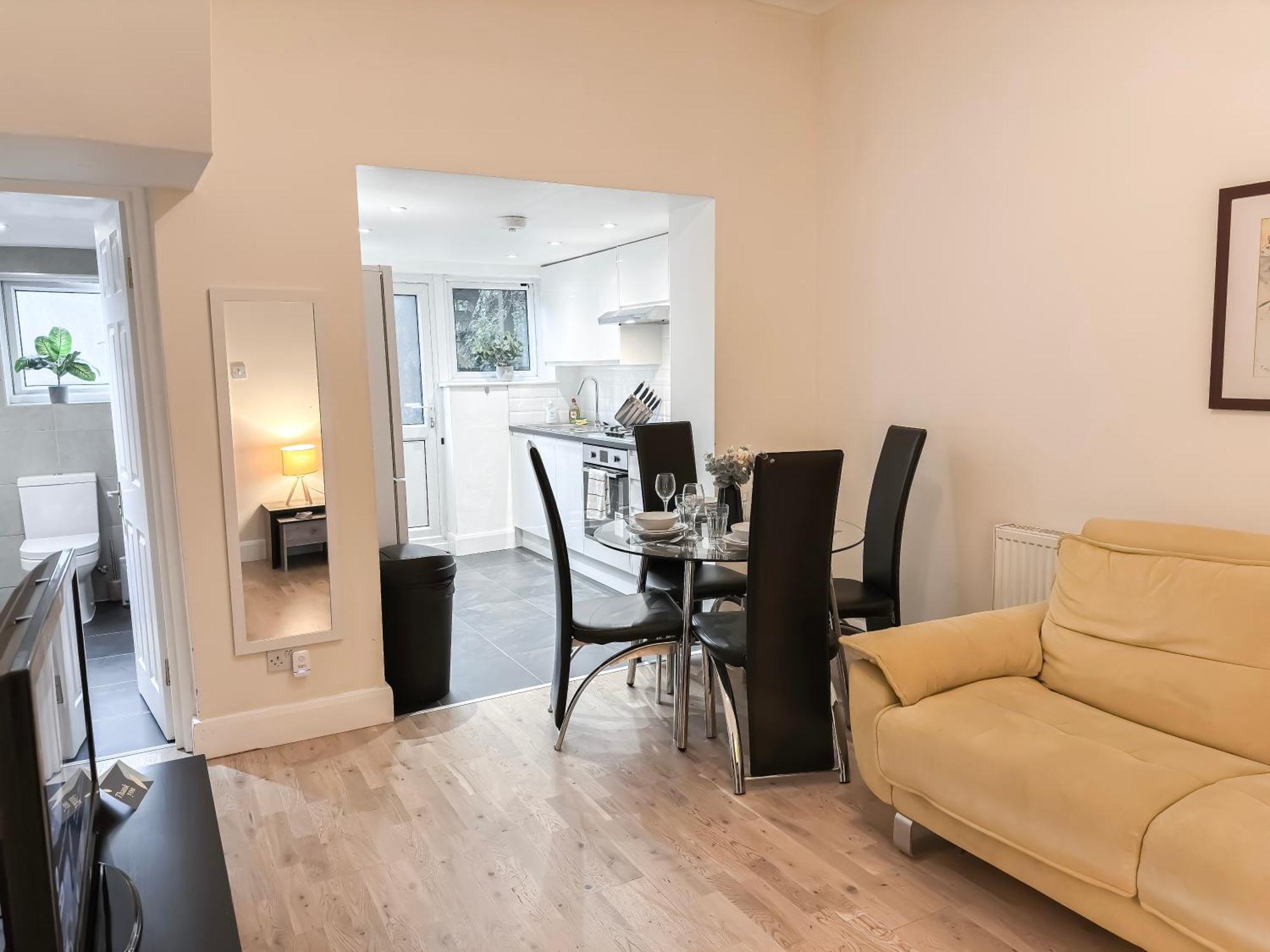 1-Bedroom Flat With Small Garden & Paid Parking In Finsbury Park, Highbury London Exteriör bild