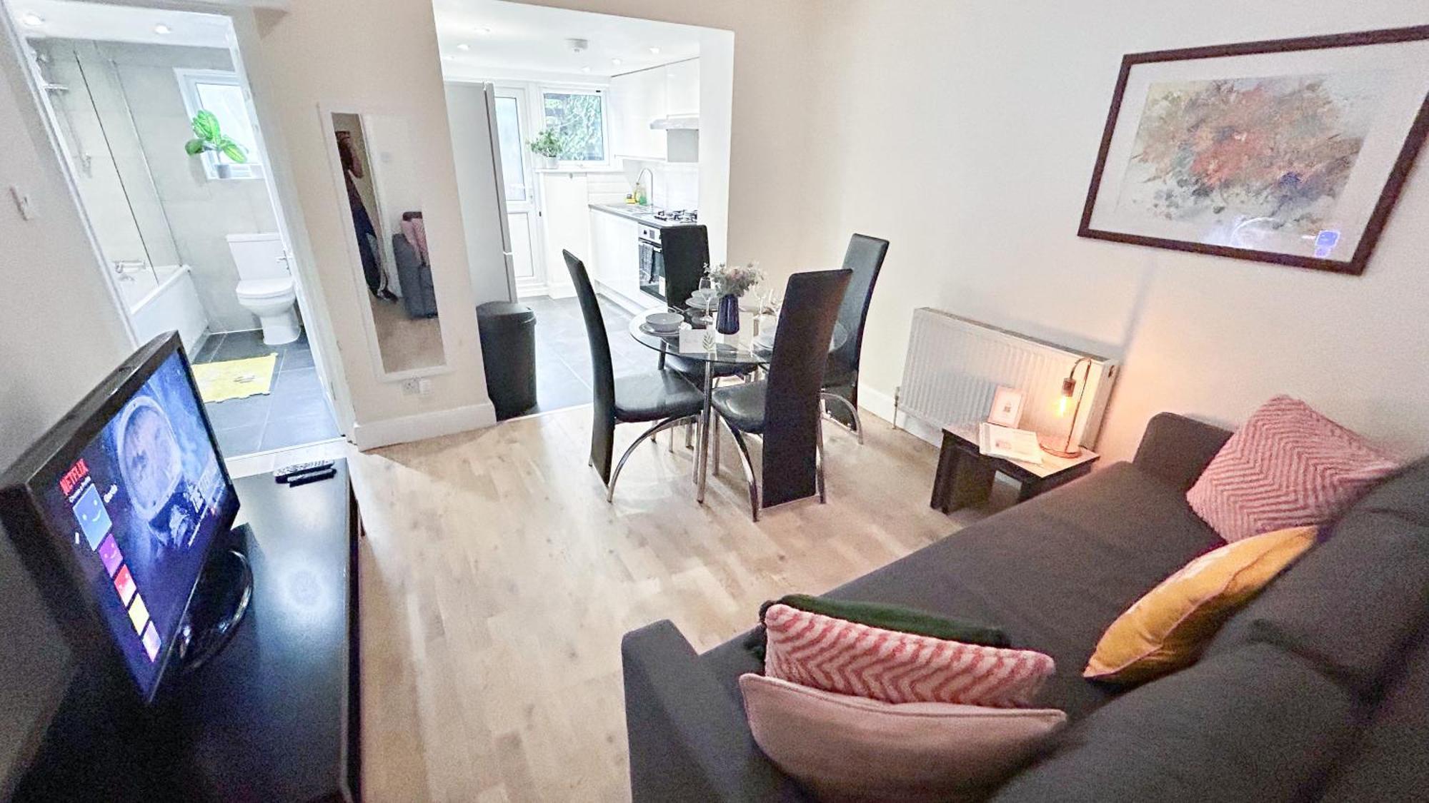 1-Bedroom Flat With Small Garden & Paid Parking In Finsbury Park, Highbury London Exteriör bild