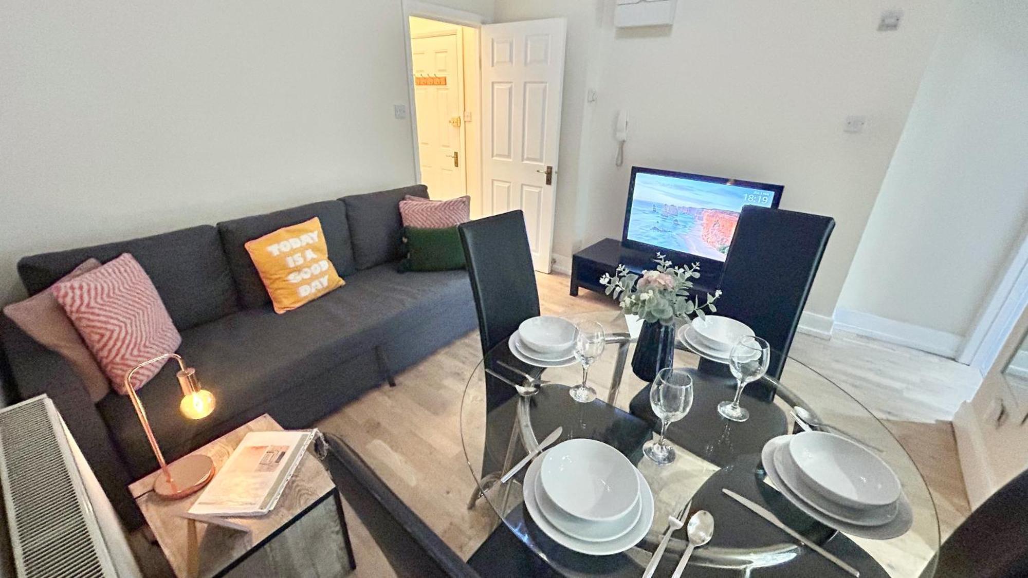 1-Bedroom Flat With Small Garden & Paid Parking In Finsbury Park, Highbury London Exteriör bild