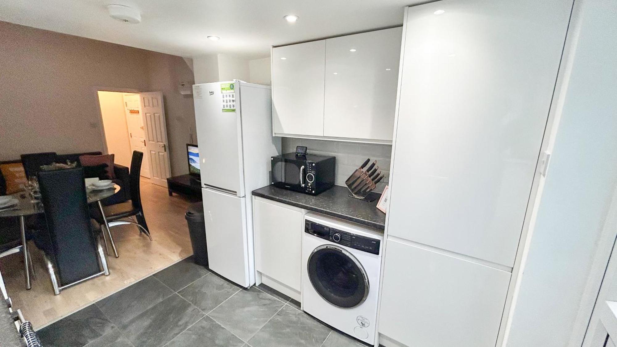 1-Bedroom Flat With Small Garden & Paid Parking In Finsbury Park, Highbury London Exteriör bild