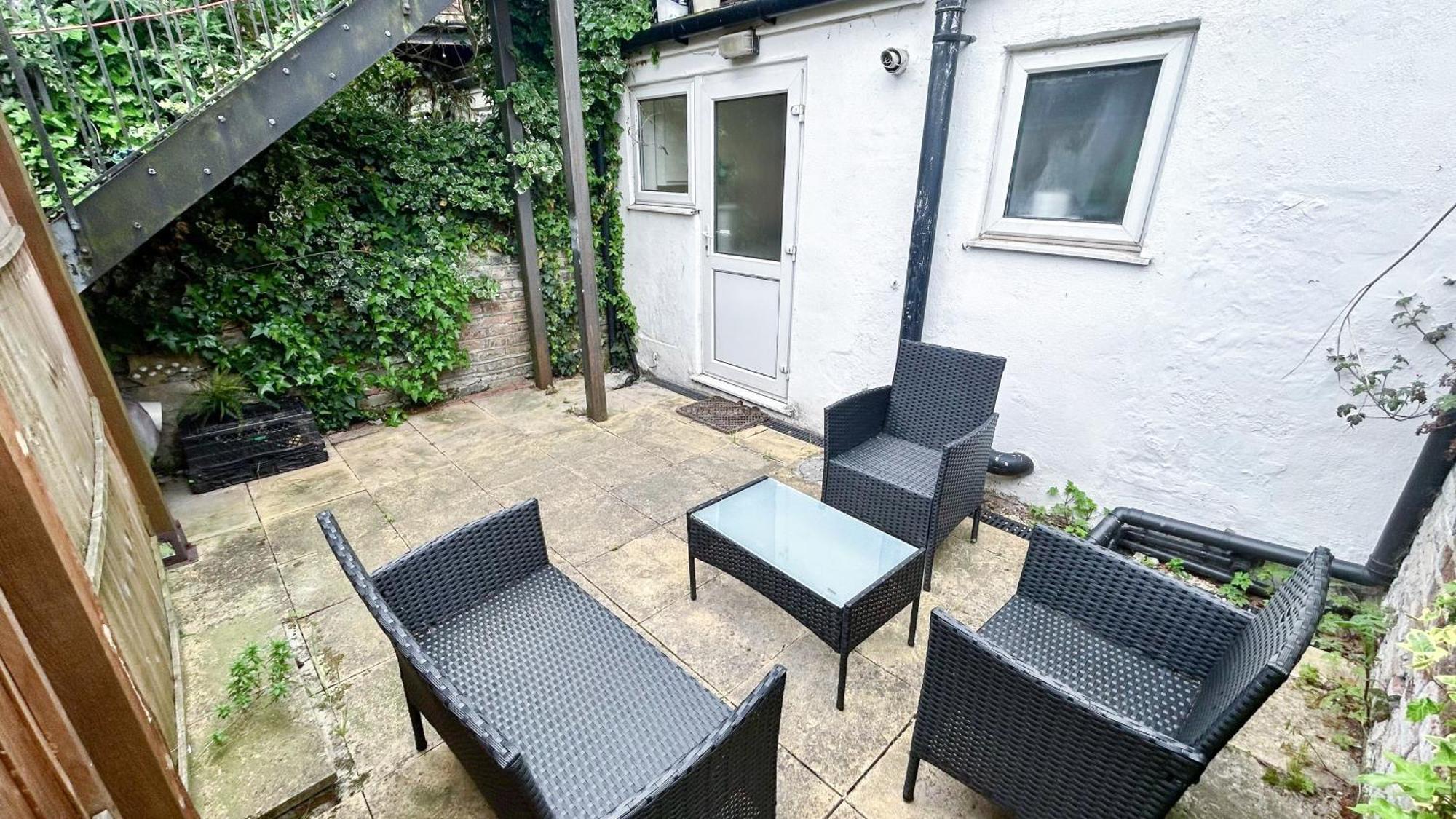 1-Bedroom Flat With Small Garden & Paid Parking In Finsbury Park, Highbury London Exteriör bild