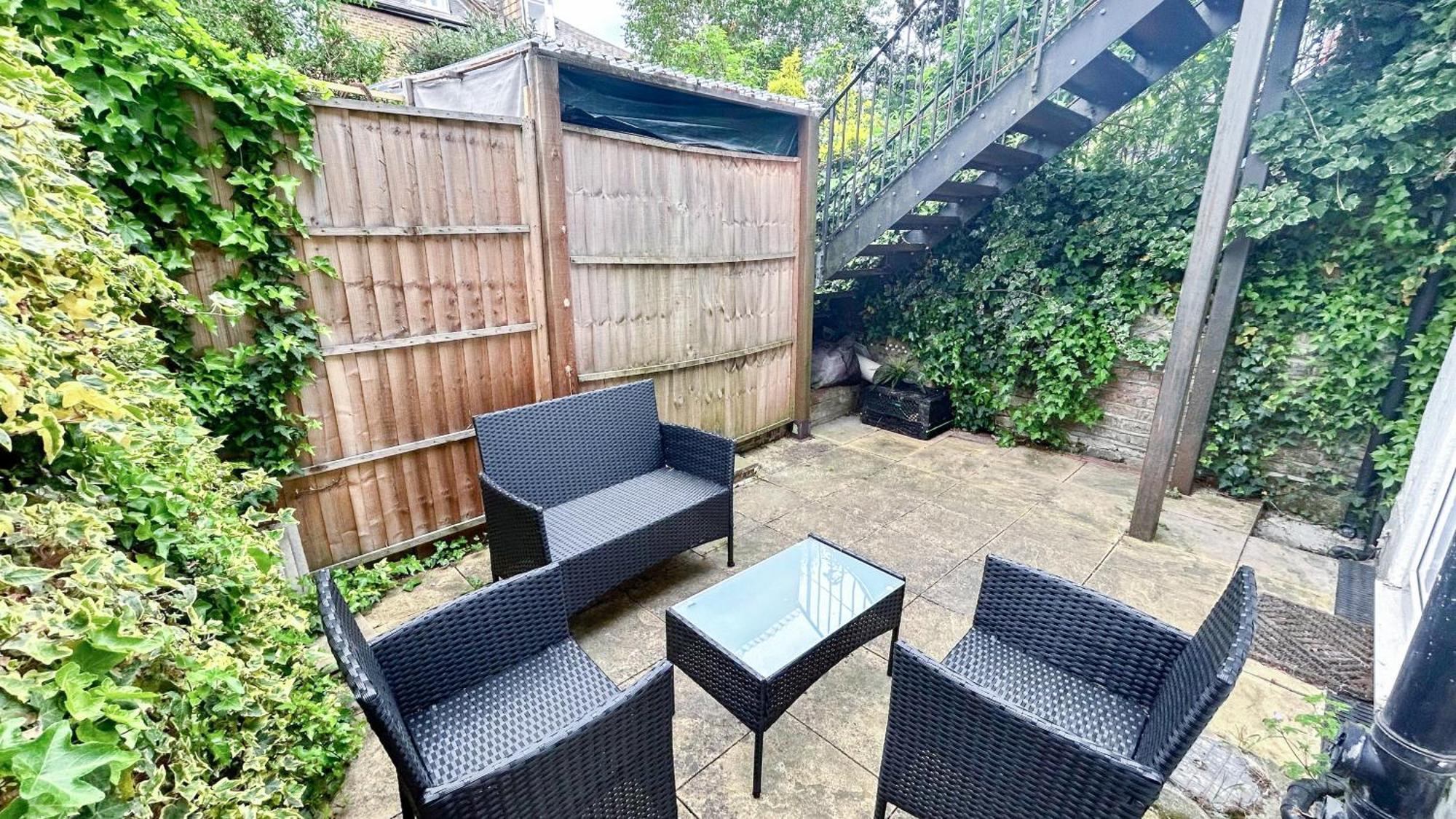 1-Bedroom Flat With Small Garden & Paid Parking In Finsbury Park, Highbury London Exteriör bild