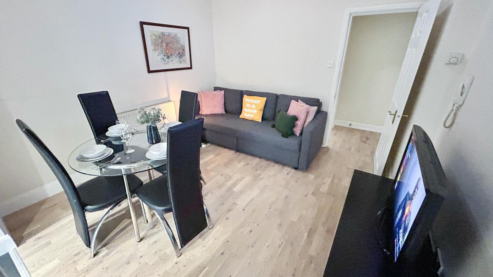 1-Bedroom Flat With Small Garden & Paid Parking In Finsbury Park, Highbury London Exteriör bild
