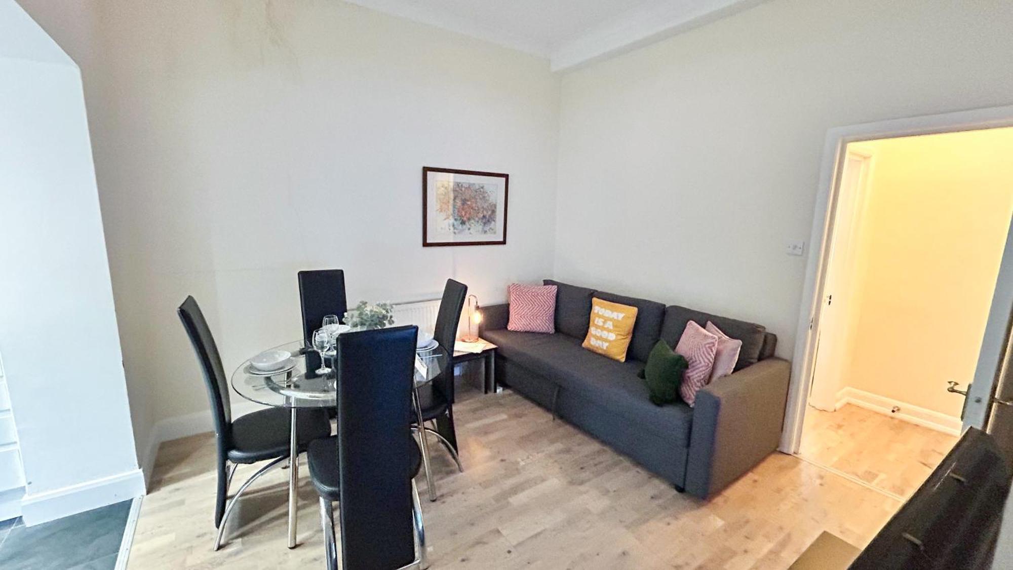1-Bedroom Flat With Small Garden & Paid Parking In Finsbury Park, Highbury London Exteriör bild
