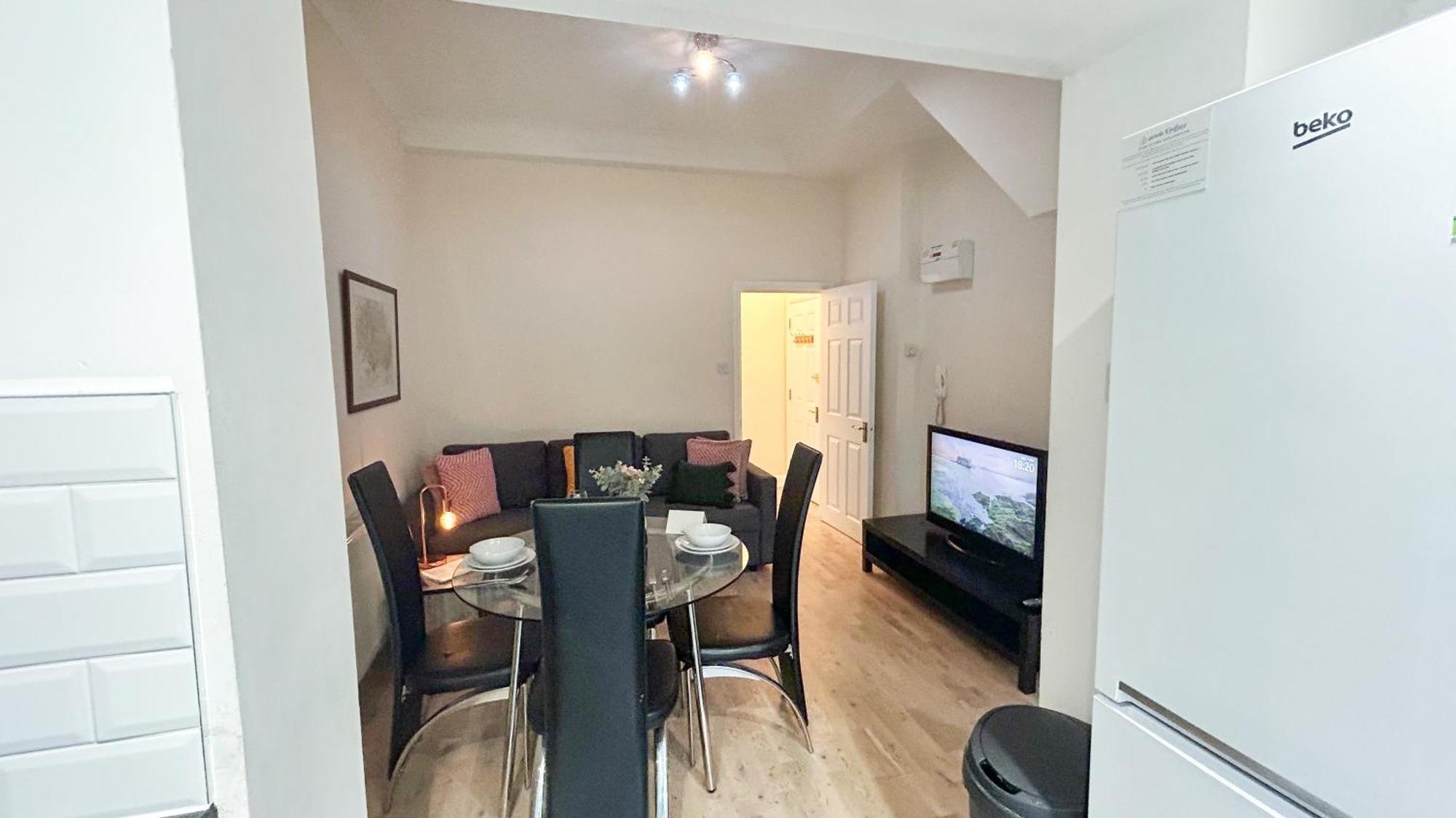 1-Bedroom Flat With Small Garden & Paid Parking In Finsbury Park, Highbury London Exteriör bild