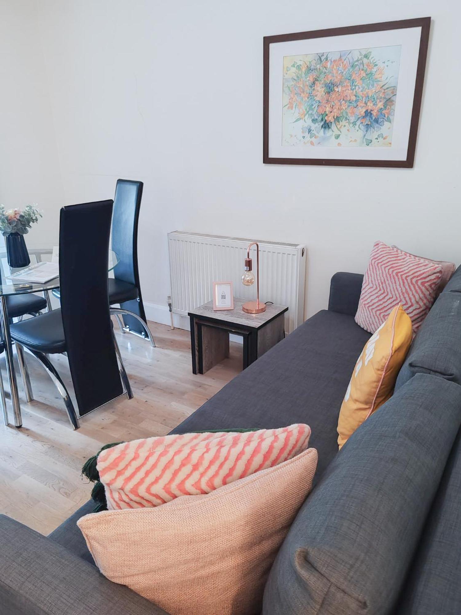 1-Bedroom Flat With Small Garden & Paid Parking In Finsbury Park, Highbury London Exteriör bild