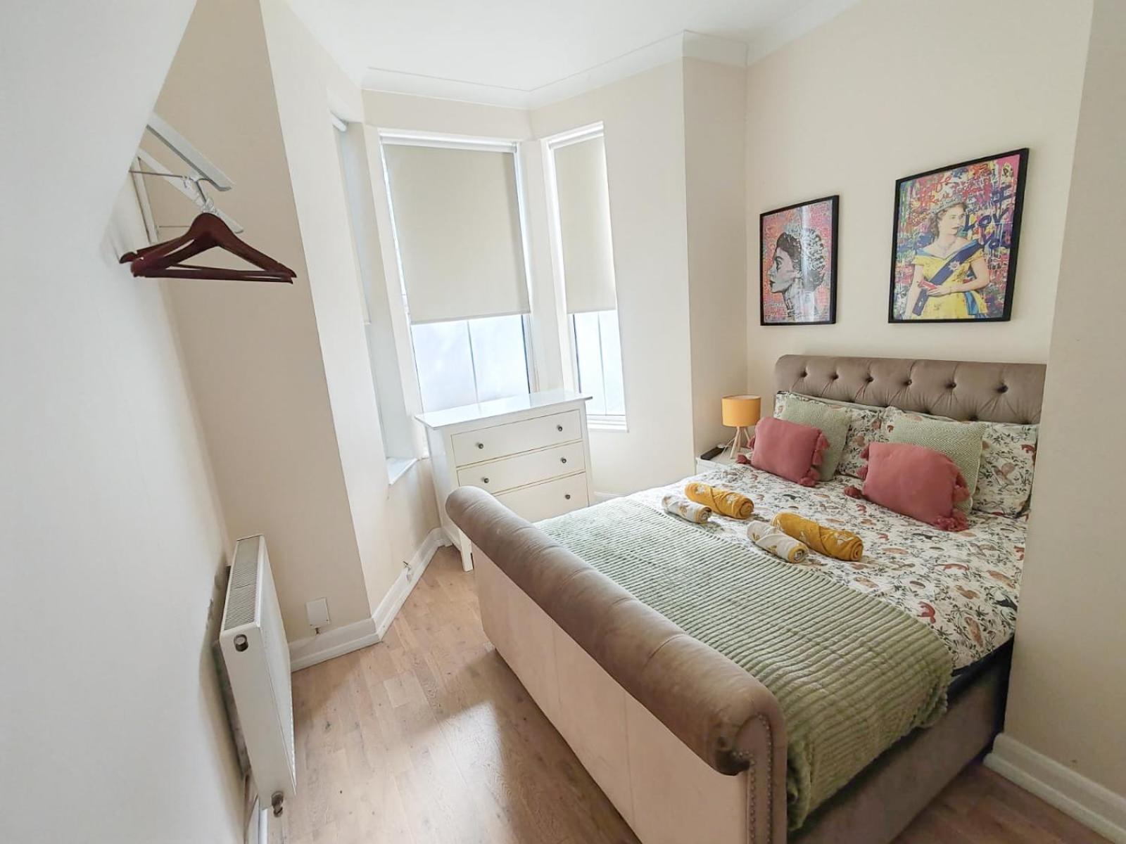 1-Bedroom Flat With Small Garden & Paid Parking In Finsbury Park, Highbury London Exteriör bild