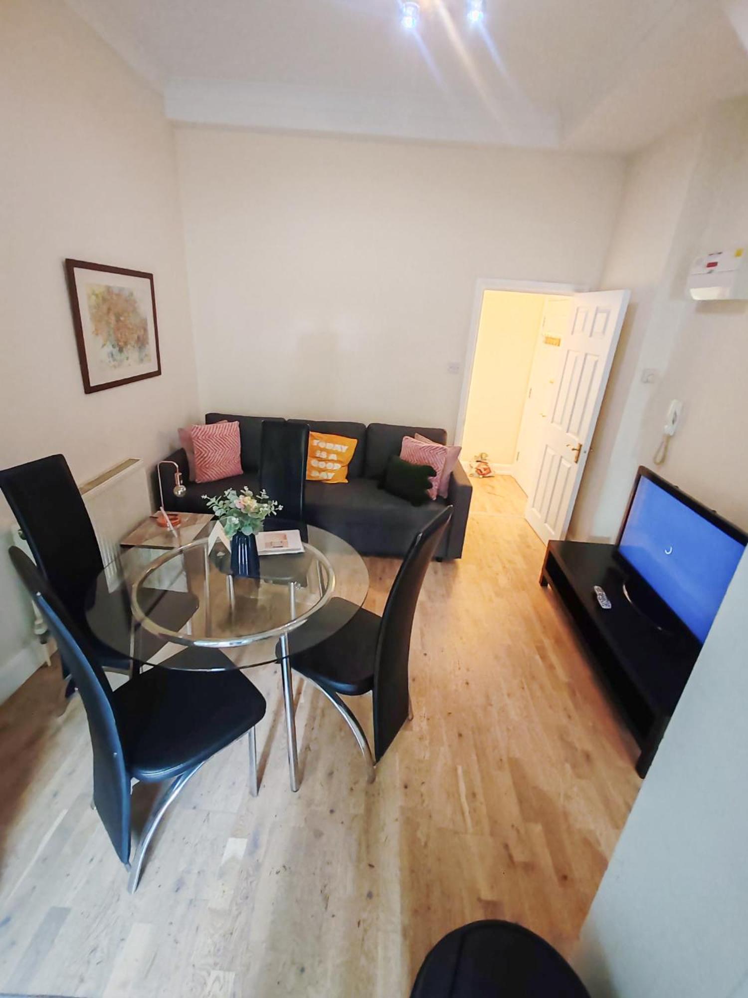 1-Bedroom Flat With Small Garden & Paid Parking In Finsbury Park, Highbury London Exteriör bild