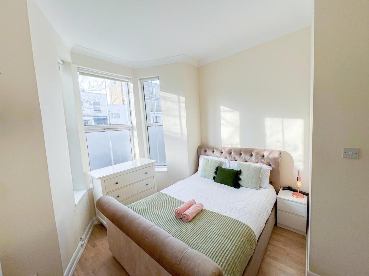 1-Bedroom Flat With Small Garden & Paid Parking In Finsbury Park, Highbury London Exteriör bild