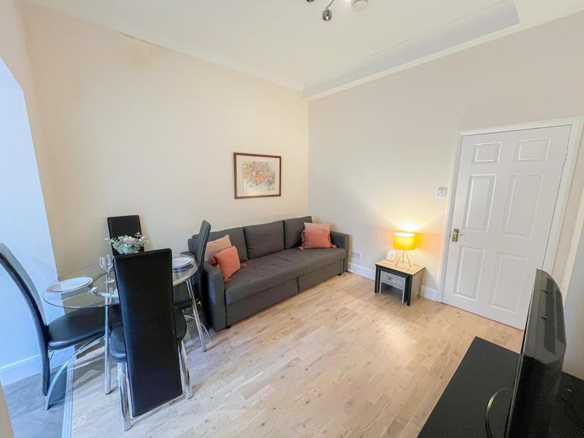 1-Bedroom Flat With Small Garden & Paid Parking In Finsbury Park, Highbury London Exteriör bild