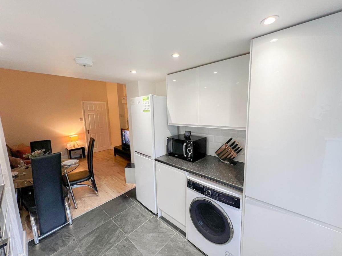 1-Bedroom Flat With Small Garden & Paid Parking In Finsbury Park, Highbury London Exteriör bild
