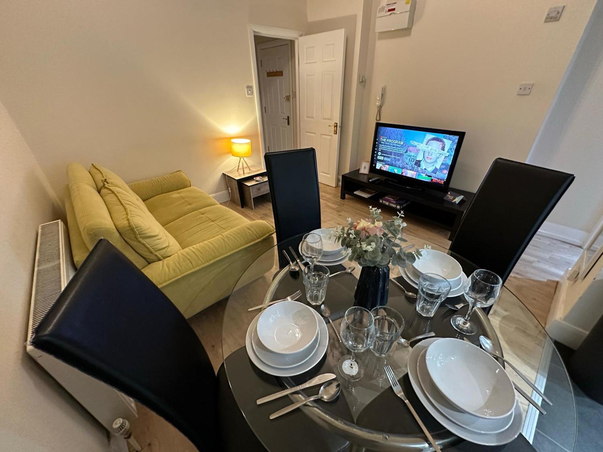 1-Bedroom Flat With Small Garden & Paid Parking In Finsbury Park, Highbury London Exteriör bild