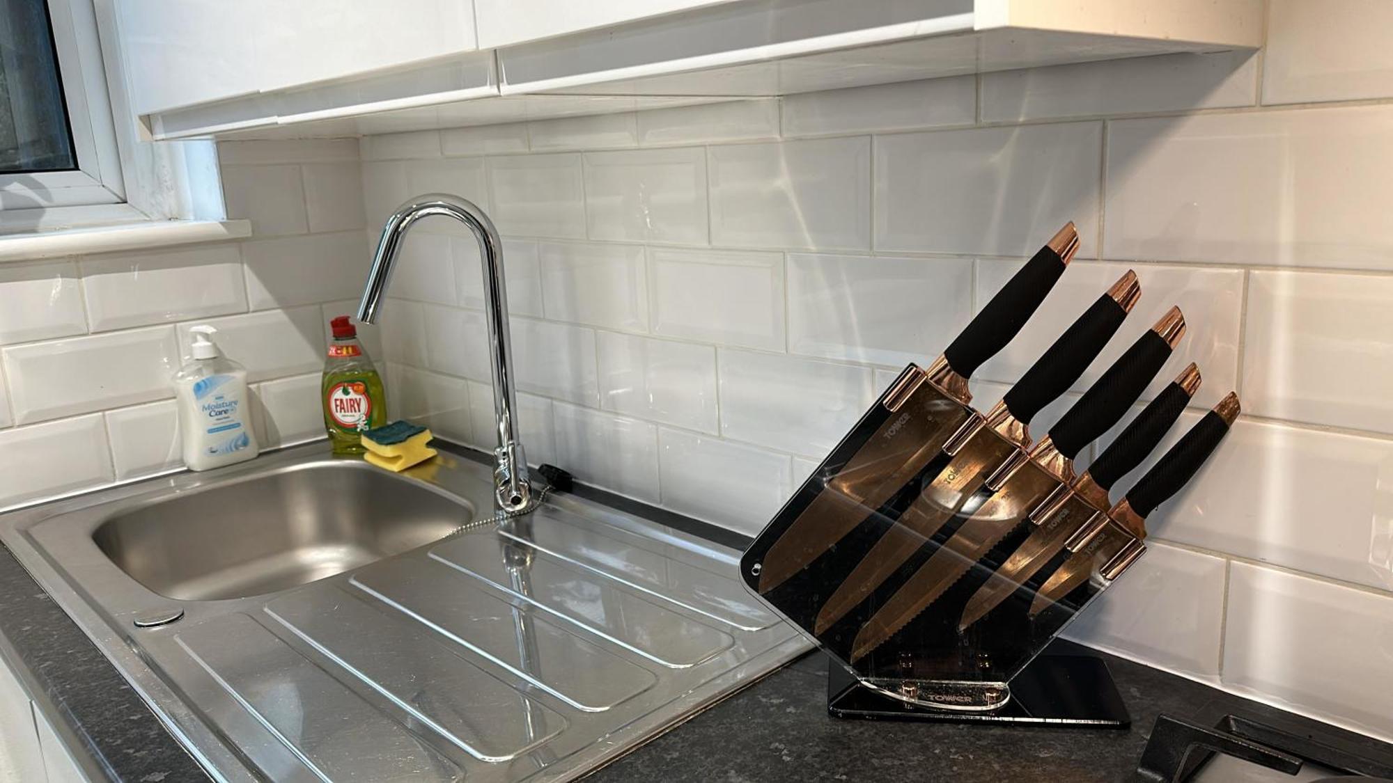 1-Bedroom Flat With Small Garden & Paid Parking In Finsbury Park, Highbury London Exteriör bild