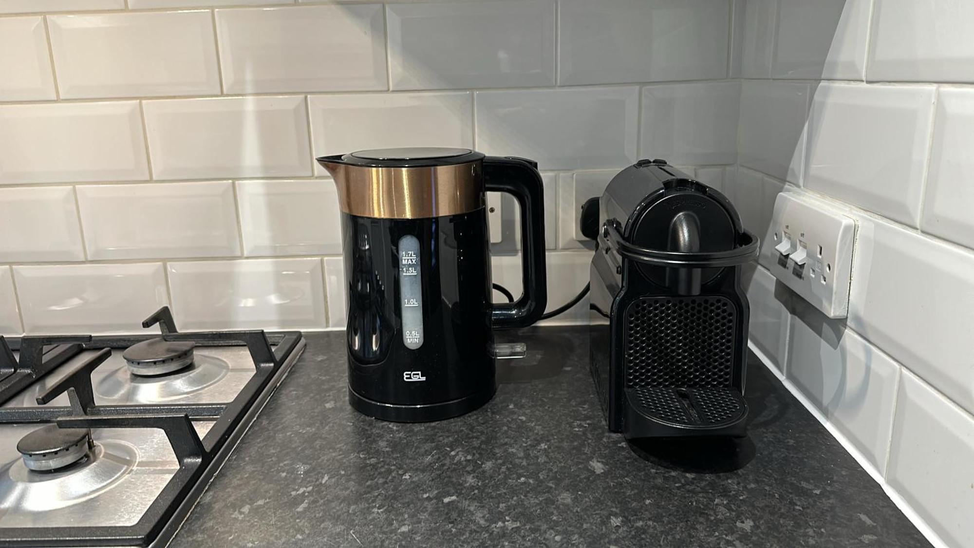 1-Bedroom Flat With Small Garden & Paid Parking In Finsbury Park, Highbury London Exteriör bild